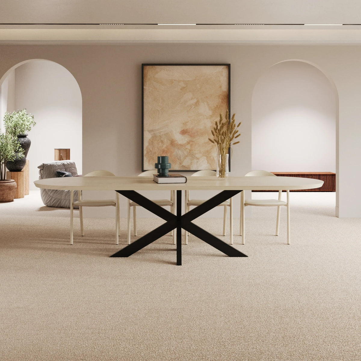 Halfronde eiken eettafel in Natural in een lichte eetkamer