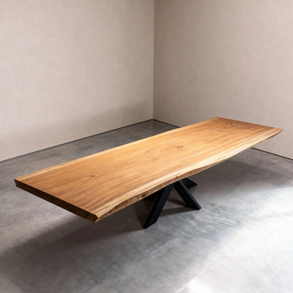 Boomstam eettafel van Sipo hout, 300 x 105 cm, blad uit één stuk massief hout