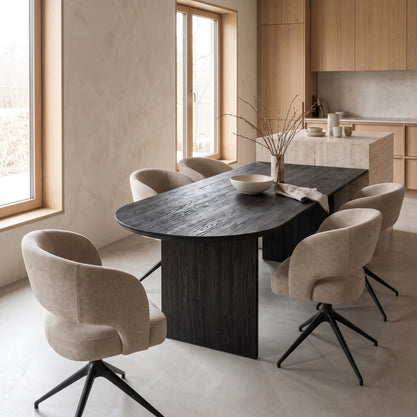 Boogvormige Yakisugi eettafel op houten Blok onderstel met zes stoelen